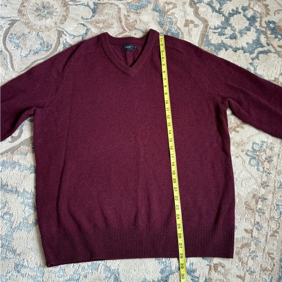 J Crew Men's100% Lambs Wool Pullover Sweater V neck size XL Burgundy color - Picture 4 of 7